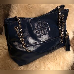 TORY BURCH - DESIGNER Blue Patent Leather Bag
And TB dustbag.